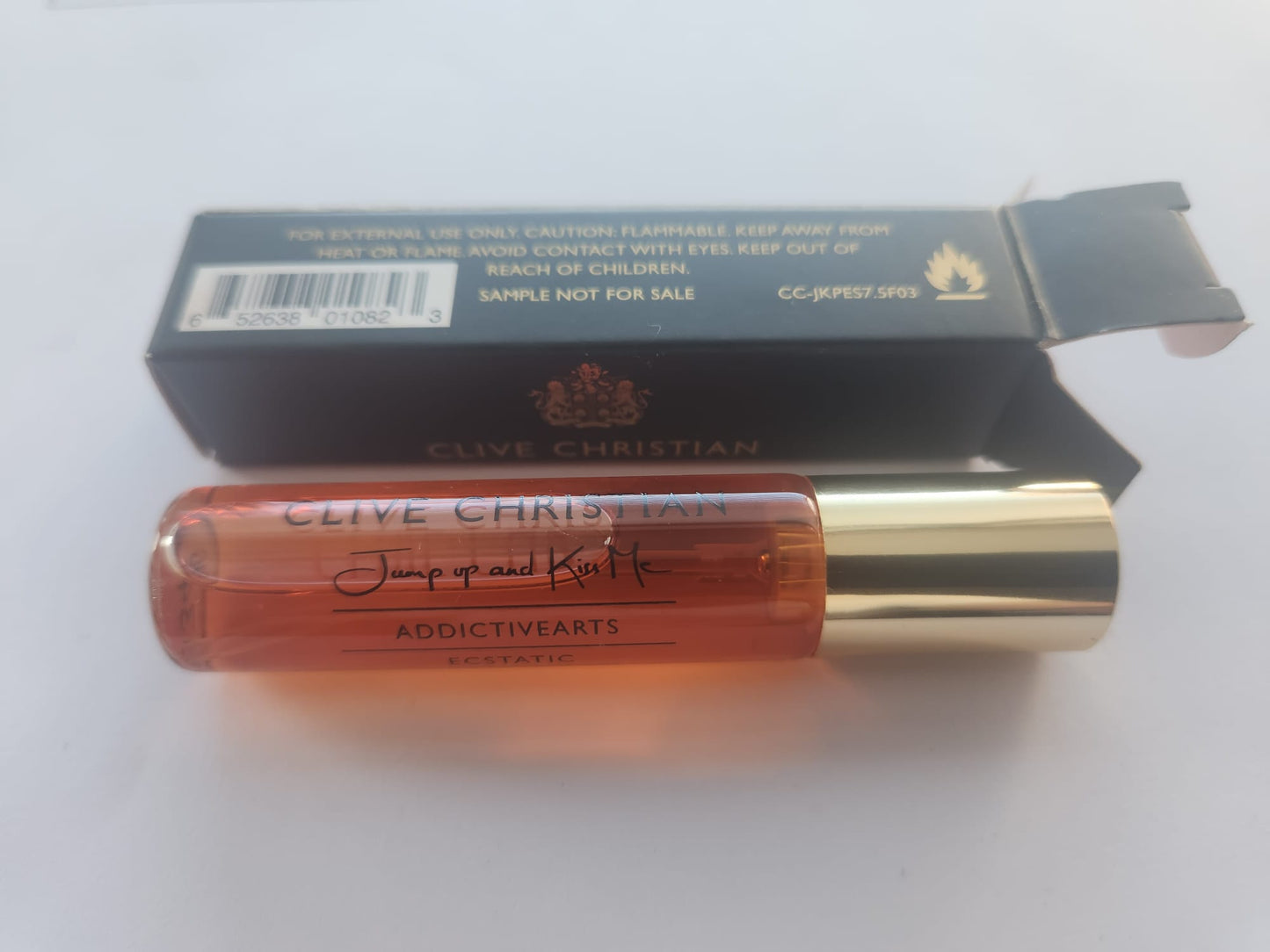 Clive Christian Addictive Arts JUMP Up And KISS Me ECSTATIC 7.5ml 0.25 fl. oz の公式香水サンプル。